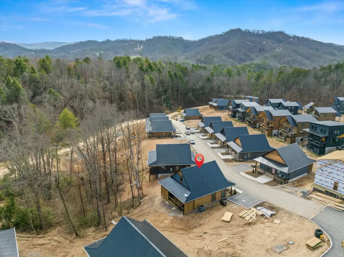 Smokies Cabin Escape: Hot Tub, Fireplaces,