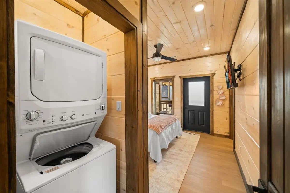 Smokies Cabin Escape: Hot Tub, Fireplaces,