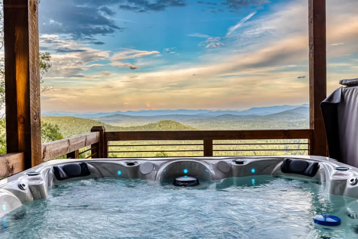 6 Bedroom Mountain Cabin w/ Hot Tub & Game Room