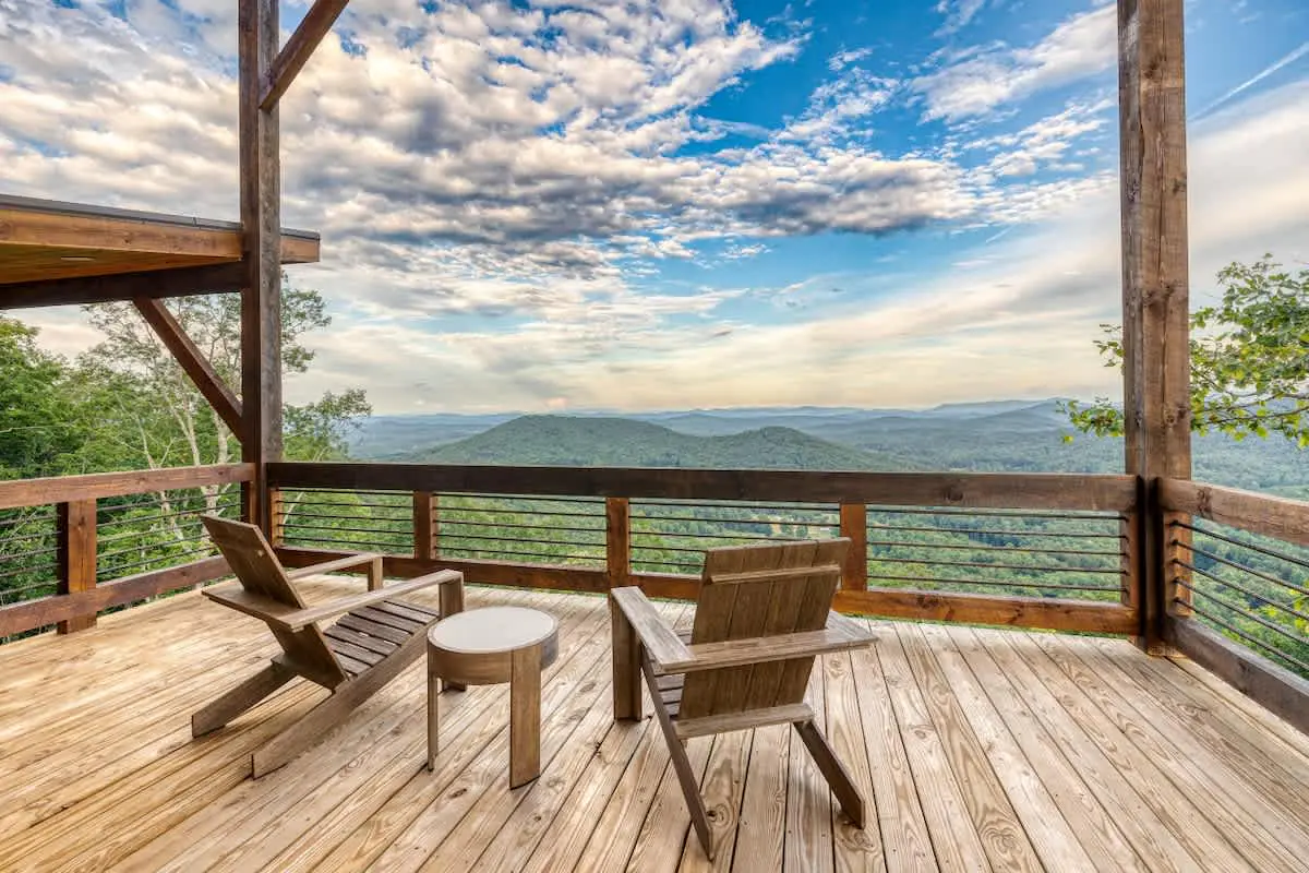 6 Bedroom Mountain Cabin w/ Hot Tub & Game Room