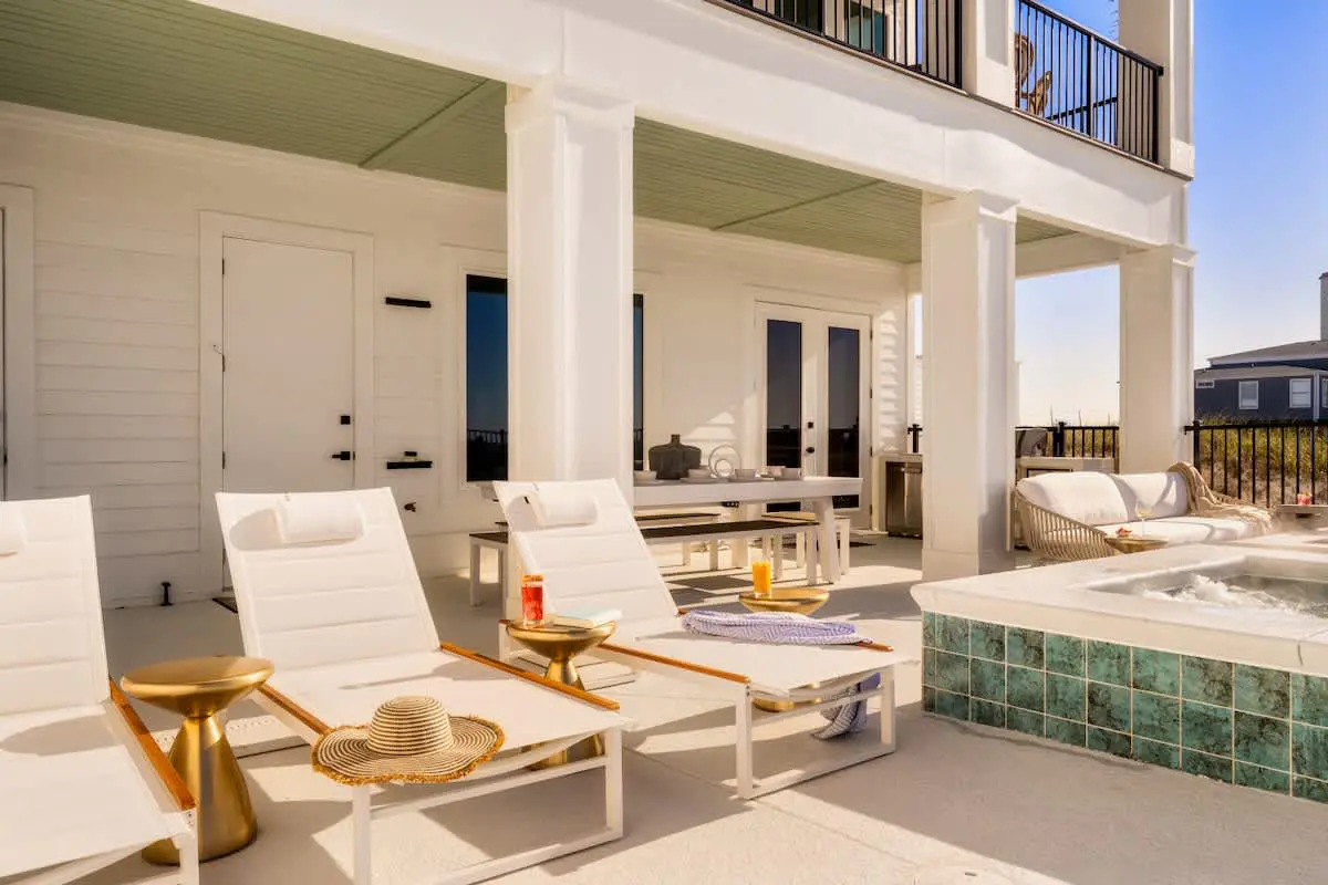 6BR Gulf-Front Luxury w/ Pool & Hot Tub