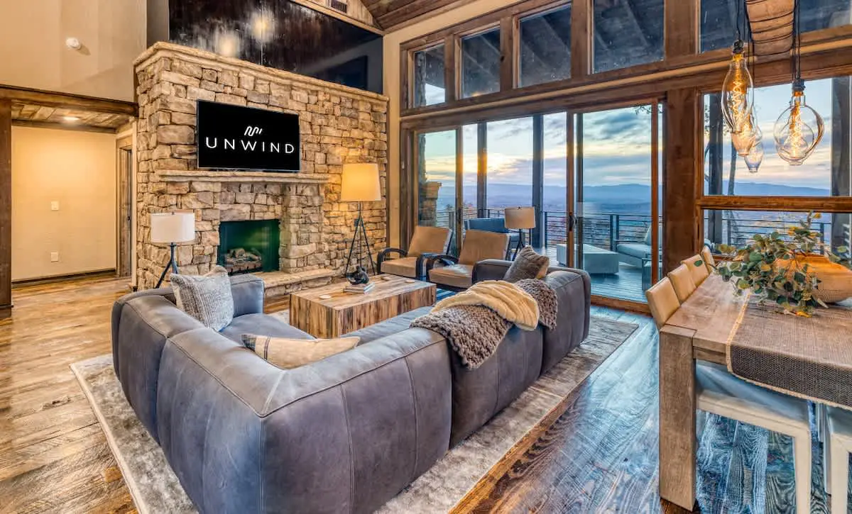 4 Bedroom Mountain Cabin w/ Hot Tub & Pool Table