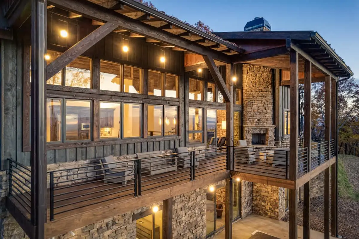 4 Bedroom Mountain Cabin w/ Hot Tub & Pool Table
