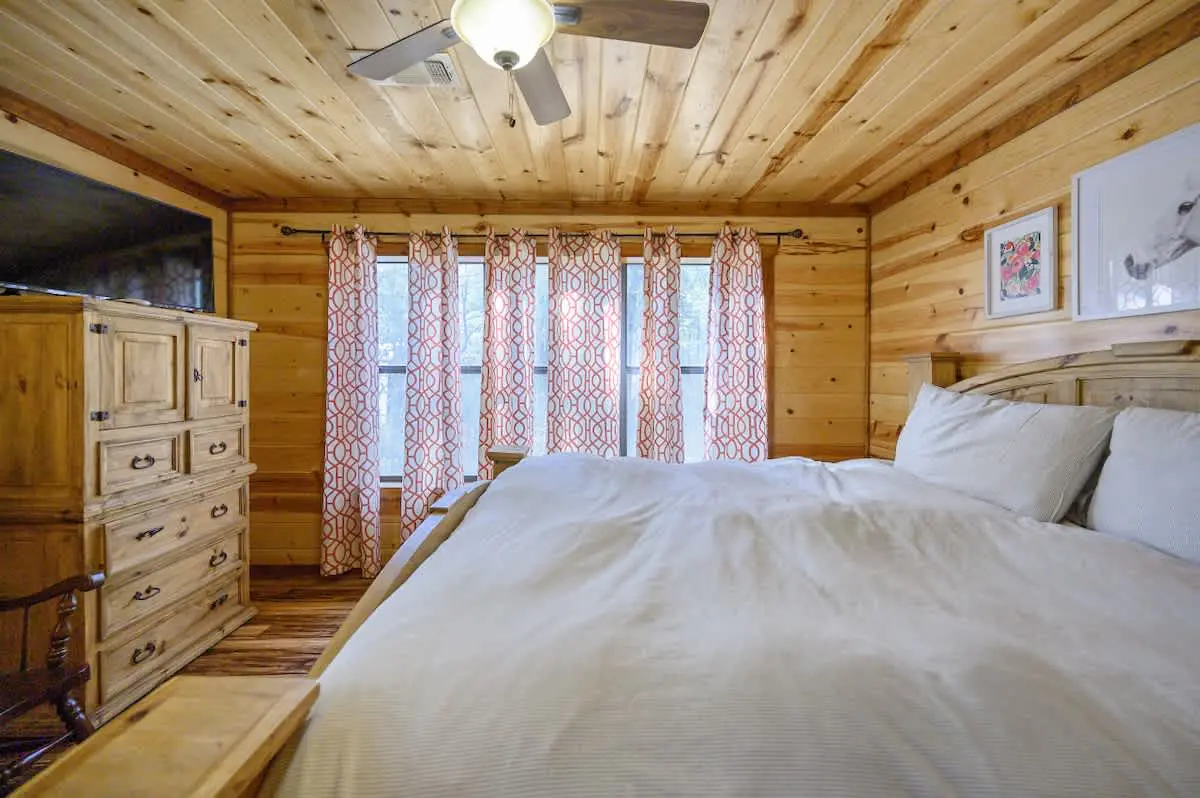 Luxury Rustic Cabin • Hot Tub & Spa • Fire Pit