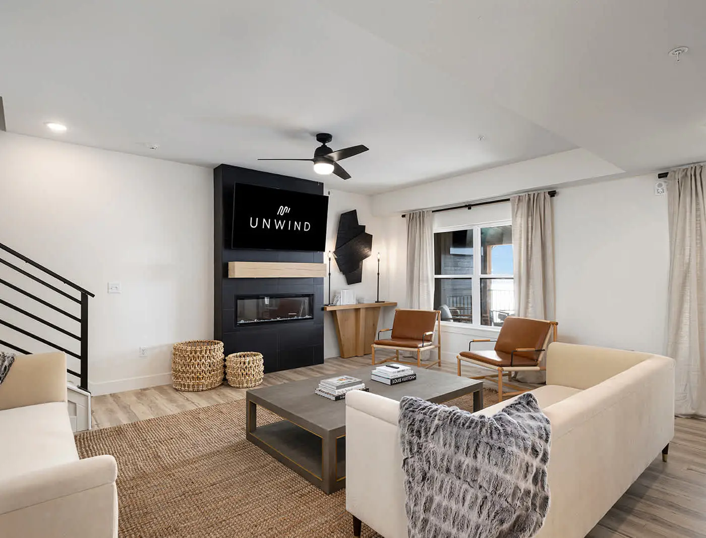 Lakefront Luxury 9BR Retreat—Pools & Hot Tub