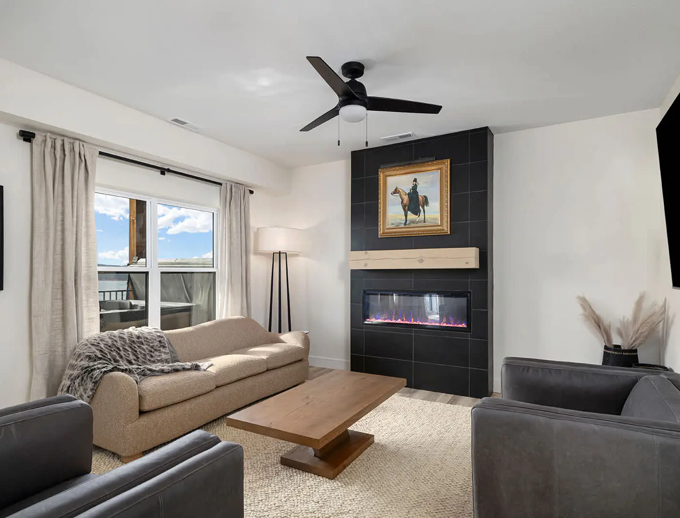 Lakefront Luxury 9BR Retreat—Pools & Hot Tub