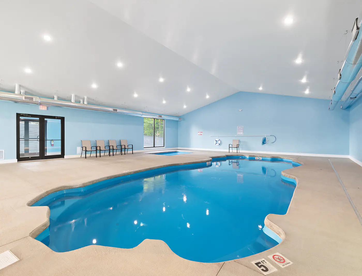 Lakefront Luxury 9BR Retreat—Pools & Hot Tub