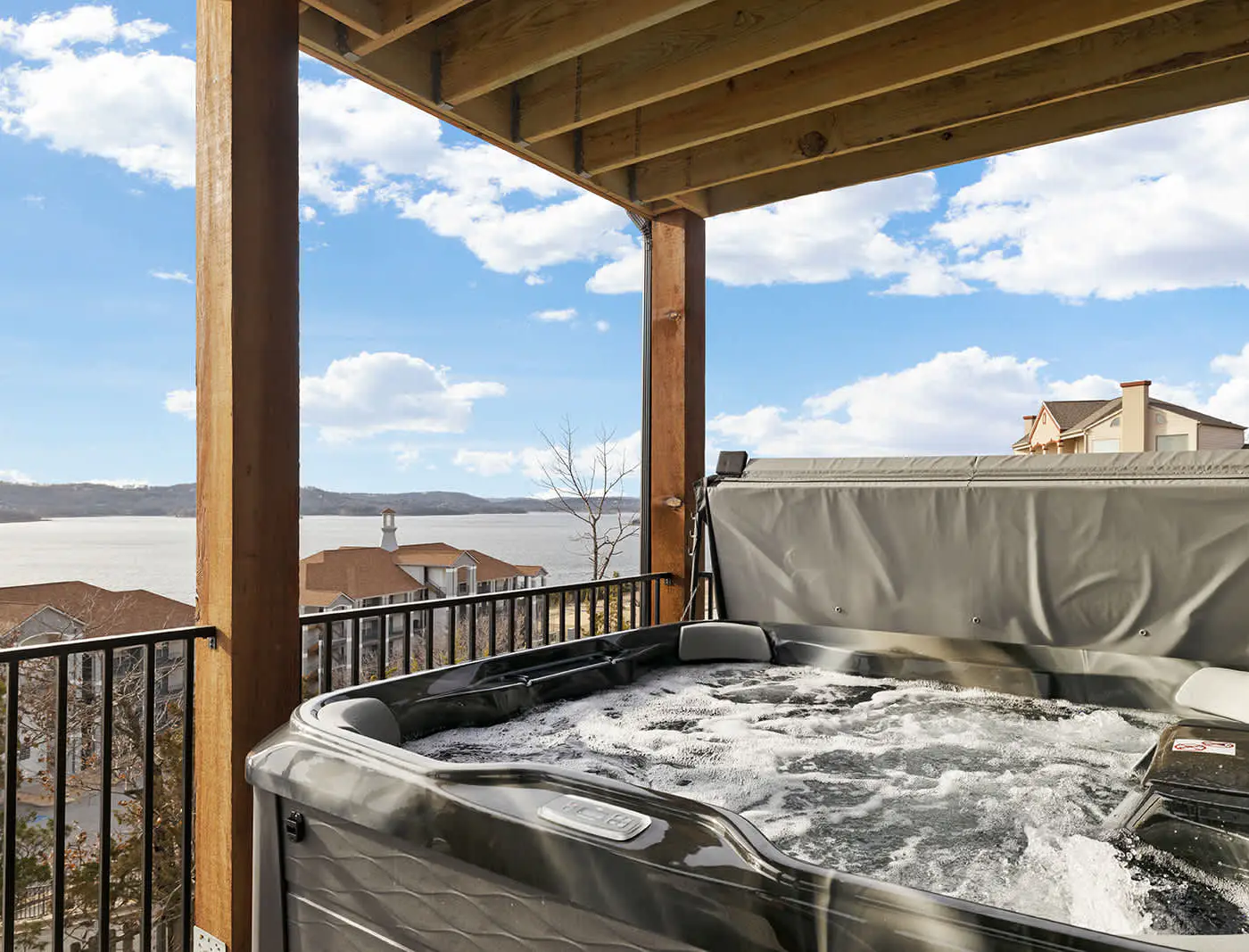 Lakefront Luxury 9BR Retreat—Pools & Hot Tub