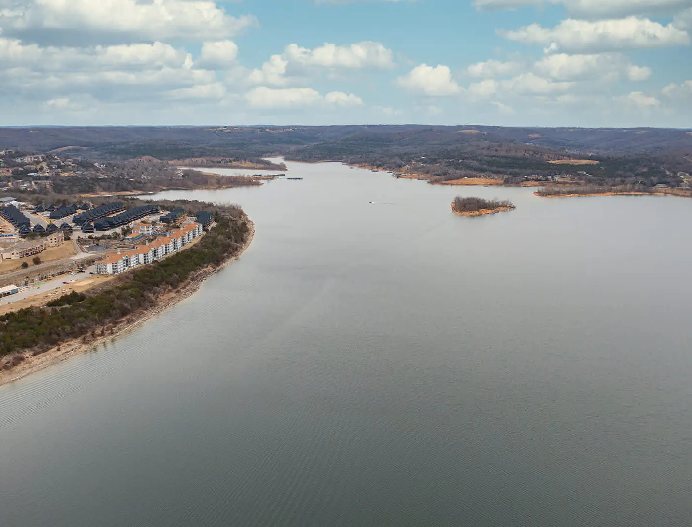 Lakefront Luxury 9BR Retreat—Pools & Hot Tub