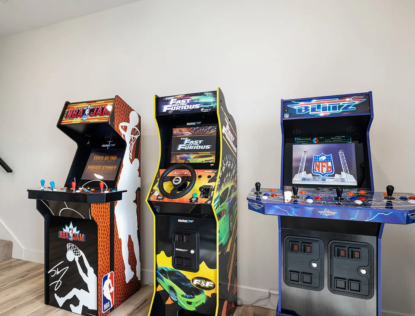 Sleeps 24 Lakefront - Arcades - 2Pools - Hot Tub 