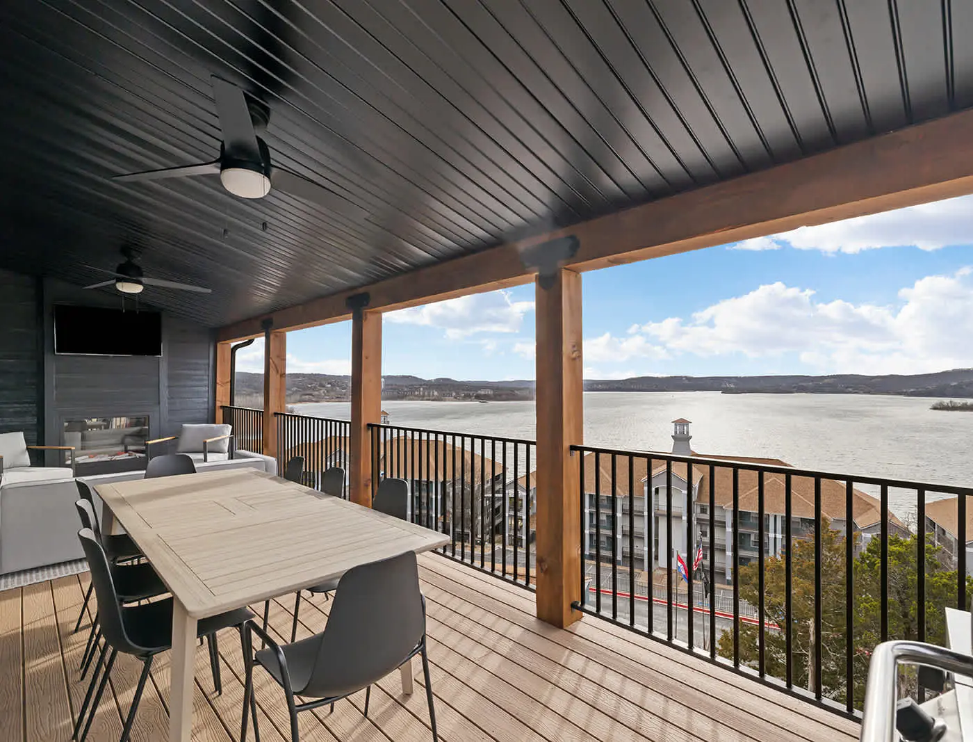 Sleeps 24 Lakefront - Arcades - 2Pools - Hot Tub 