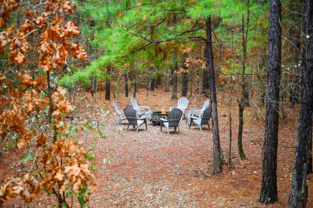 Broken Bow Cabin Getaway: Hot Tub, Fire Pit & EV