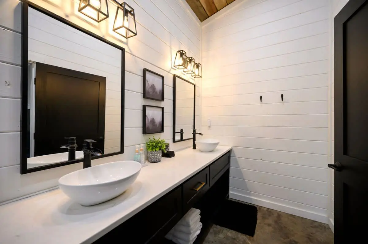 Broken Bow Cabin Getaway: Hot Tub, Fire Pit & EV