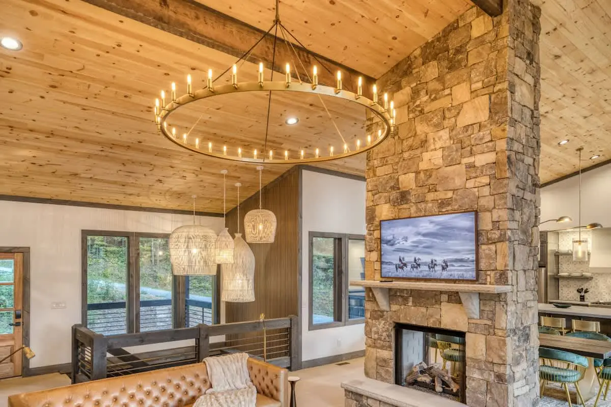  Modern Blue Ridge Cabin • Hot Tub & Ping Pong
