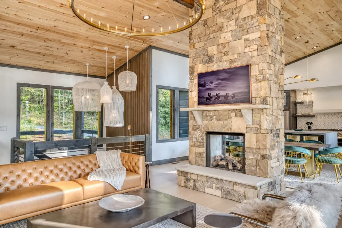  Modern Blue Ridge Cabin • Hot Tub & Ping Pong