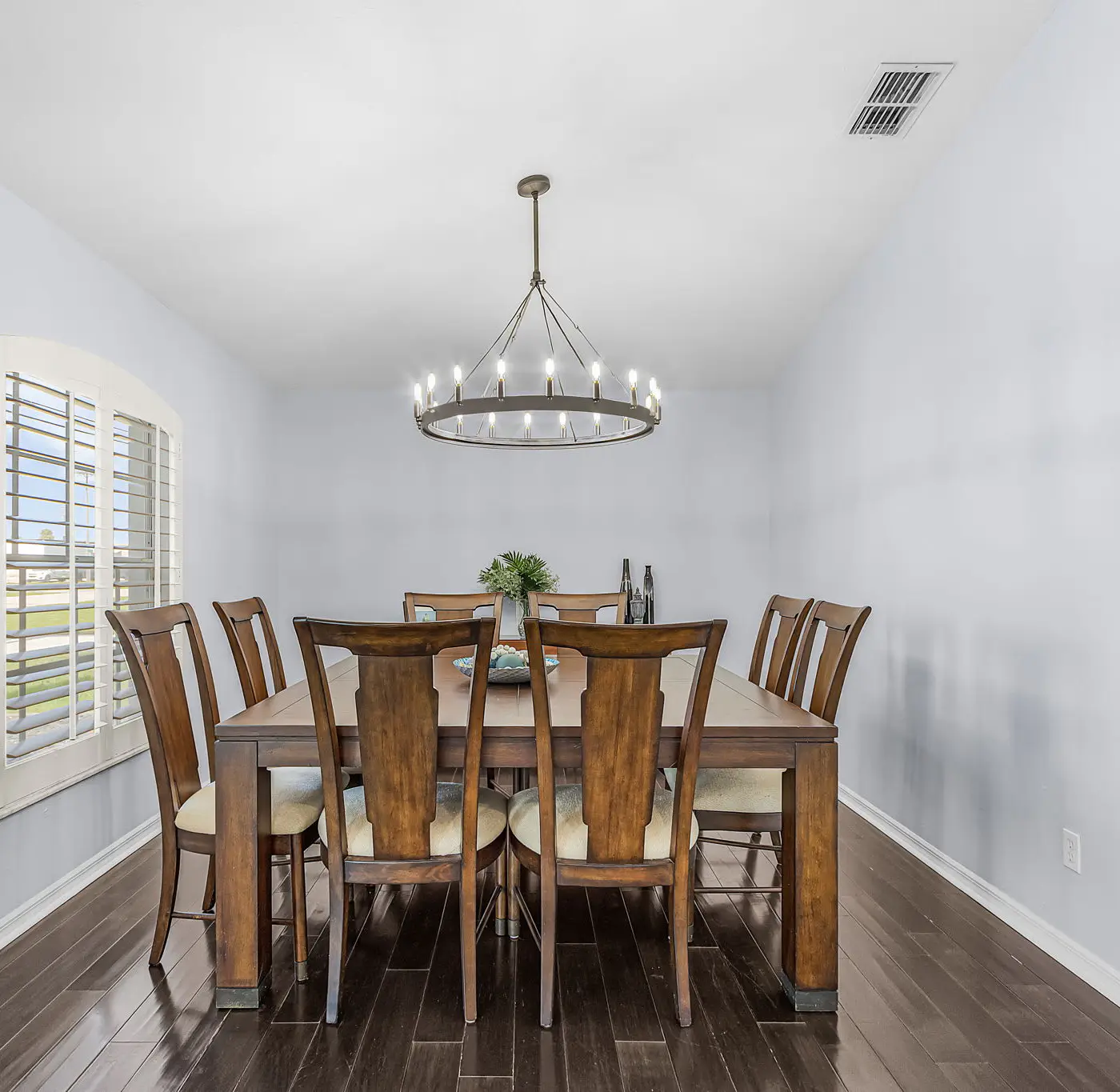 Gorgeous 4 Bedroom Waterfront Home with Private Pool/Spa and Large Kitchen