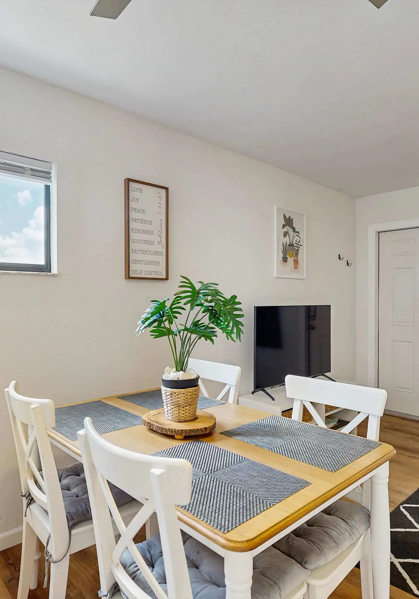 Spacious townhome w patio & shared pool