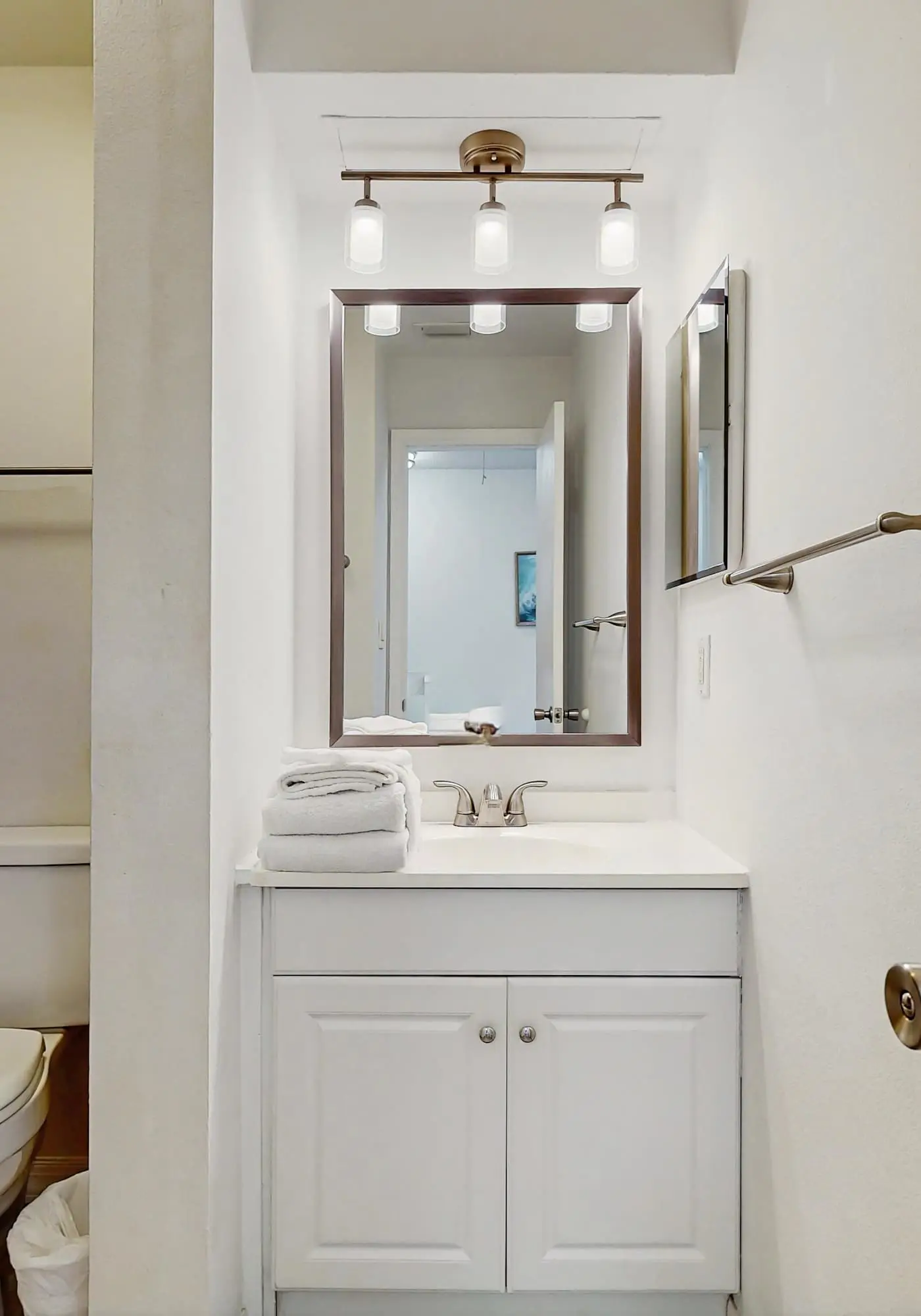 Spacious townhome w patio & shared pool