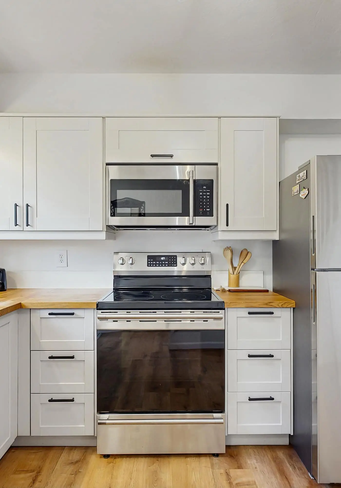 Spacious townhome w patio & shared pool
