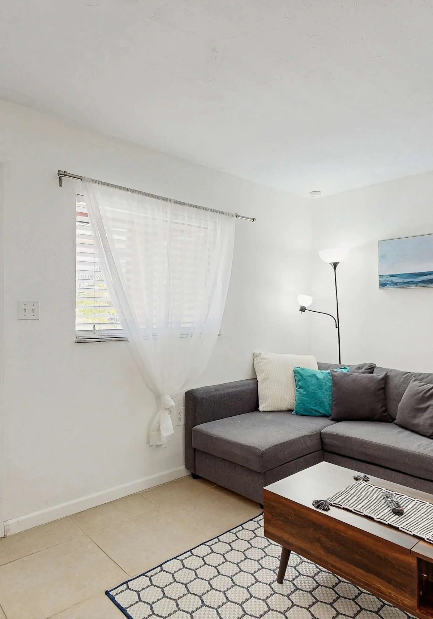 Cozy townhome w patio & shared pool