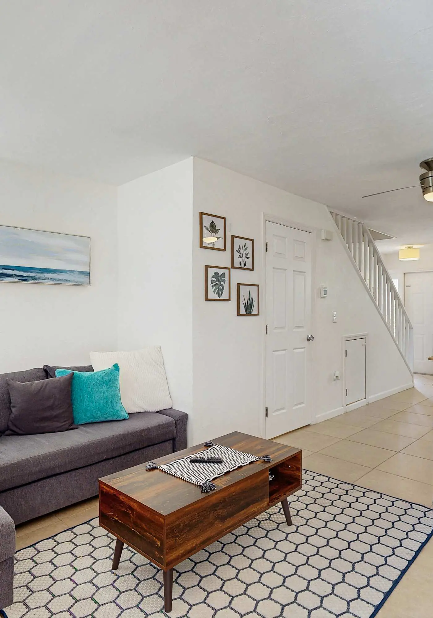 Cozy townhome w patio & shared pool