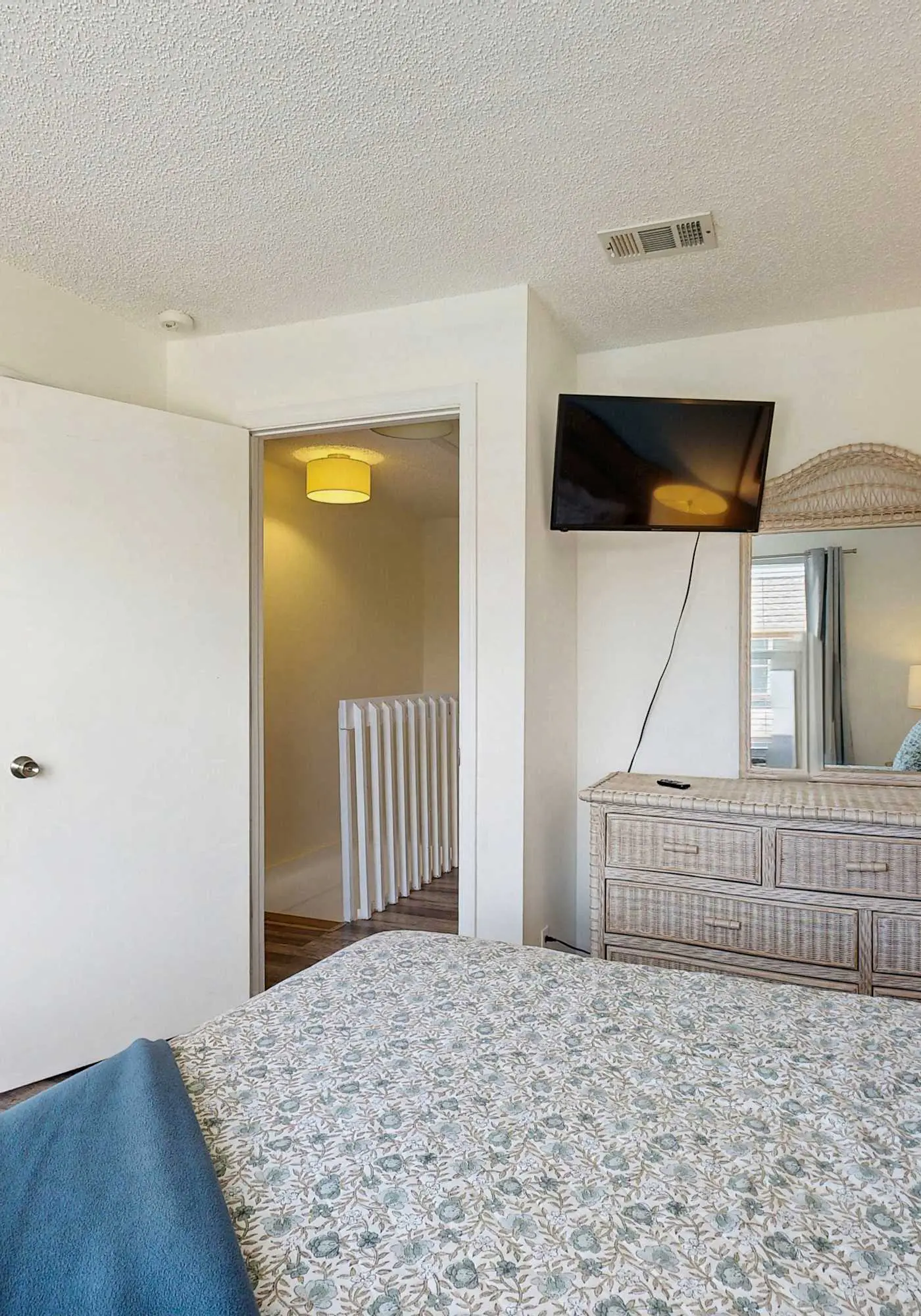 Cozy townhome w patio & shared pool
