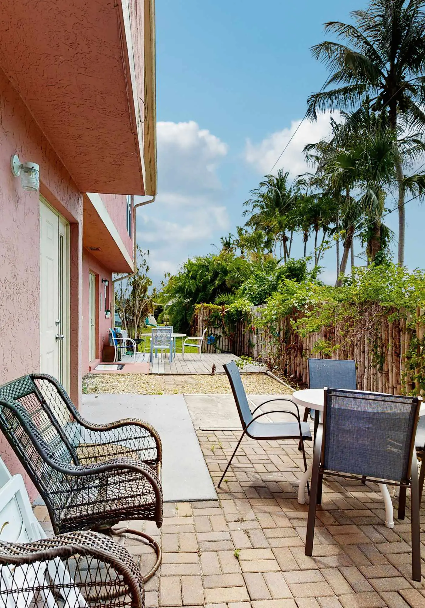 Cozy townhome w patio & shared pool