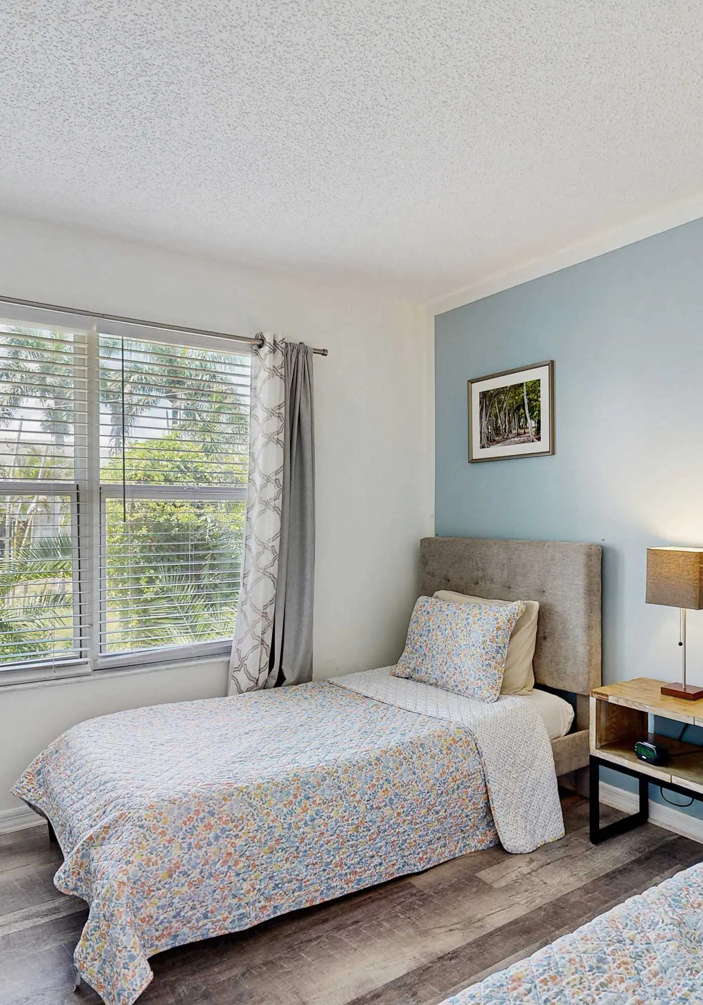 Cozy townhome w patio & shared pool