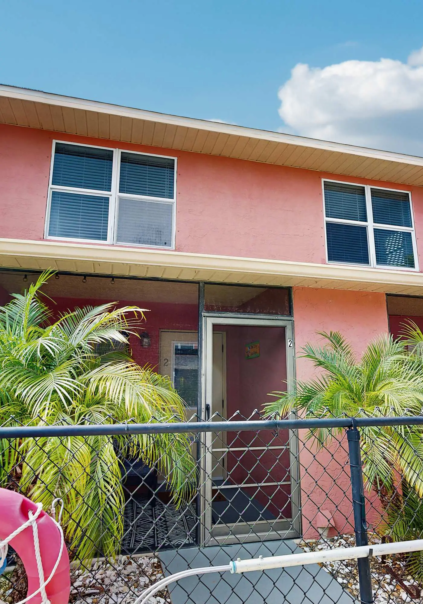 Cozy townhome w patio & shared pool