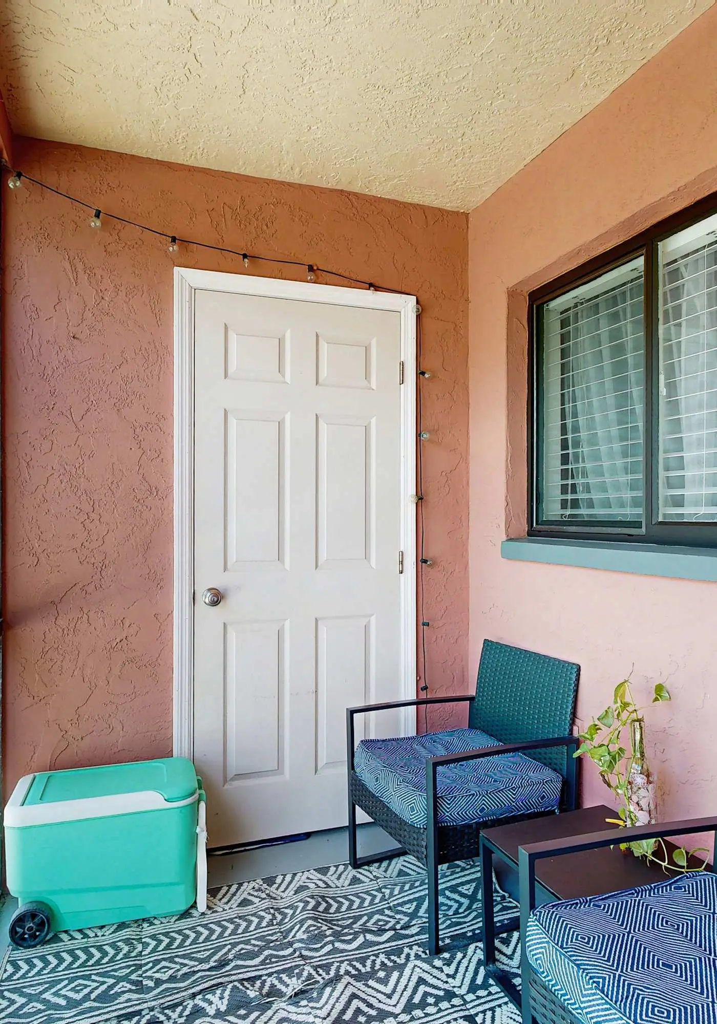 Spacious dog friendly Townhouse in Fort Myers with Shared Pool and BBQ