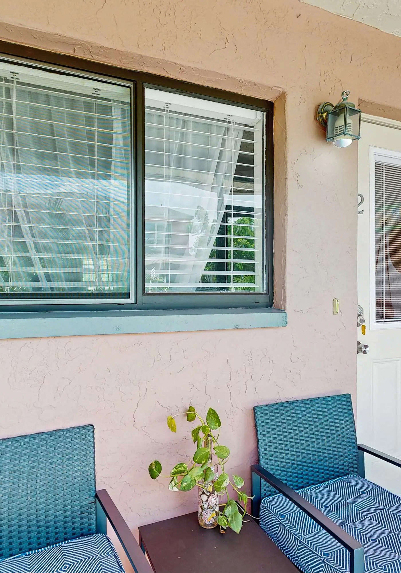 Spacious dog friendly Townhouse in Fort Myers with Shared Pool and BBQ