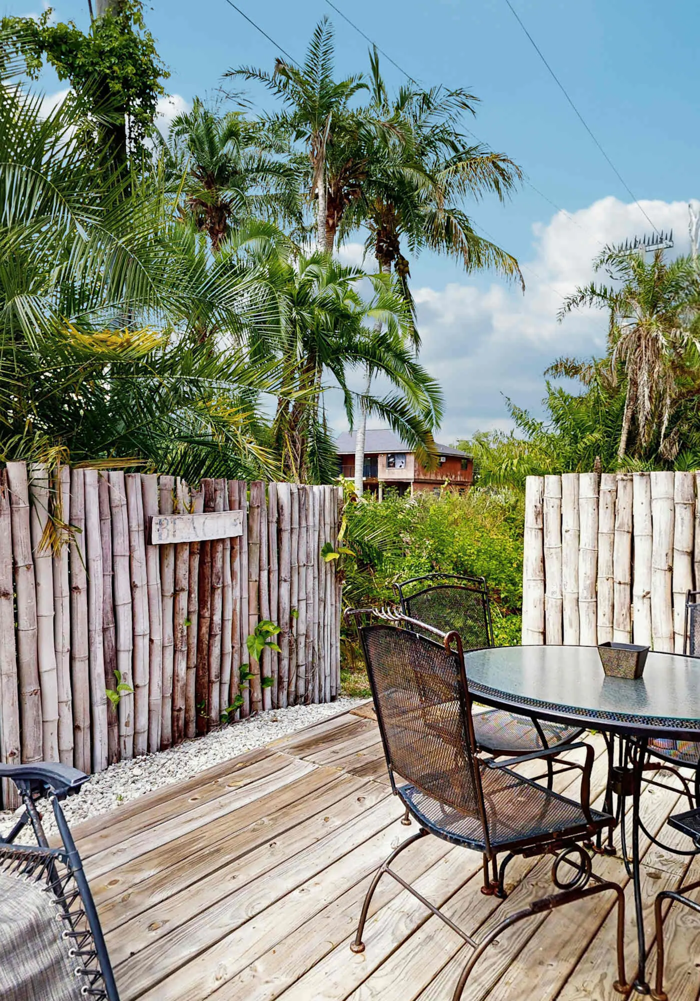 Spacious dog friendly Townhouse in Fort Myers with Shared Pool and BBQ
