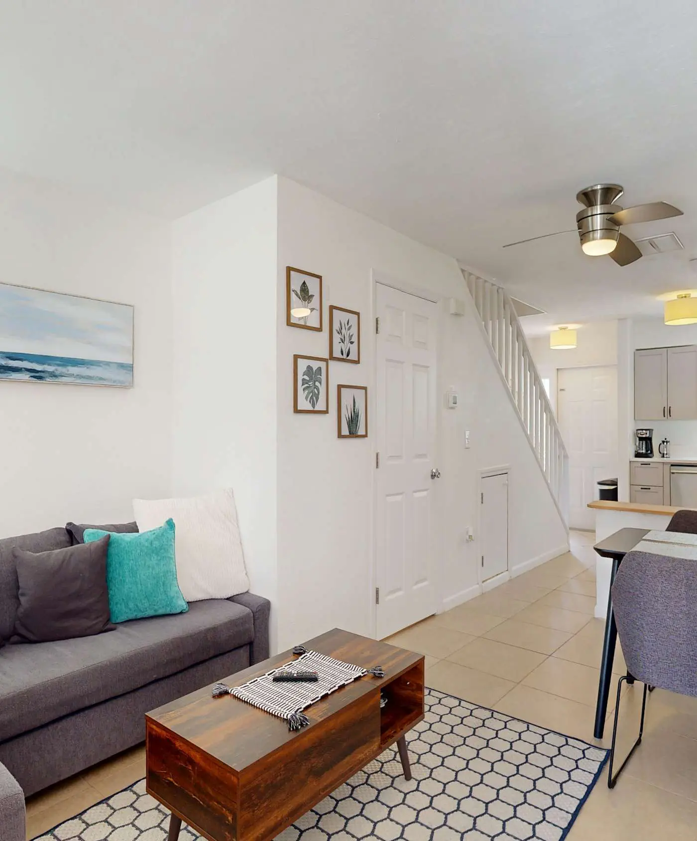 Spacious dog friendly Townhouse in Fort Myers with Shared Pool and BBQ