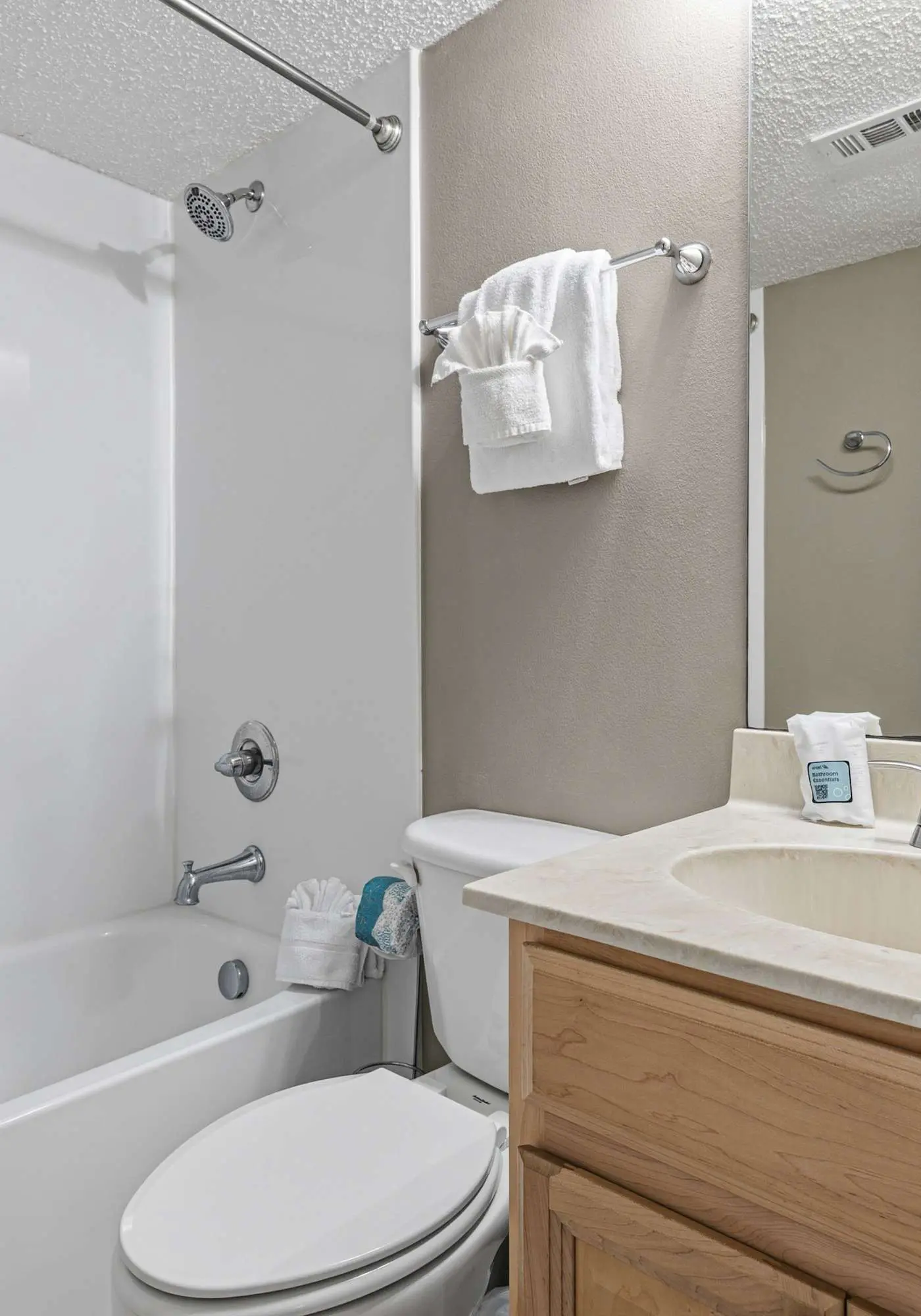 Waterfront Condo with shared pool & fitness room 