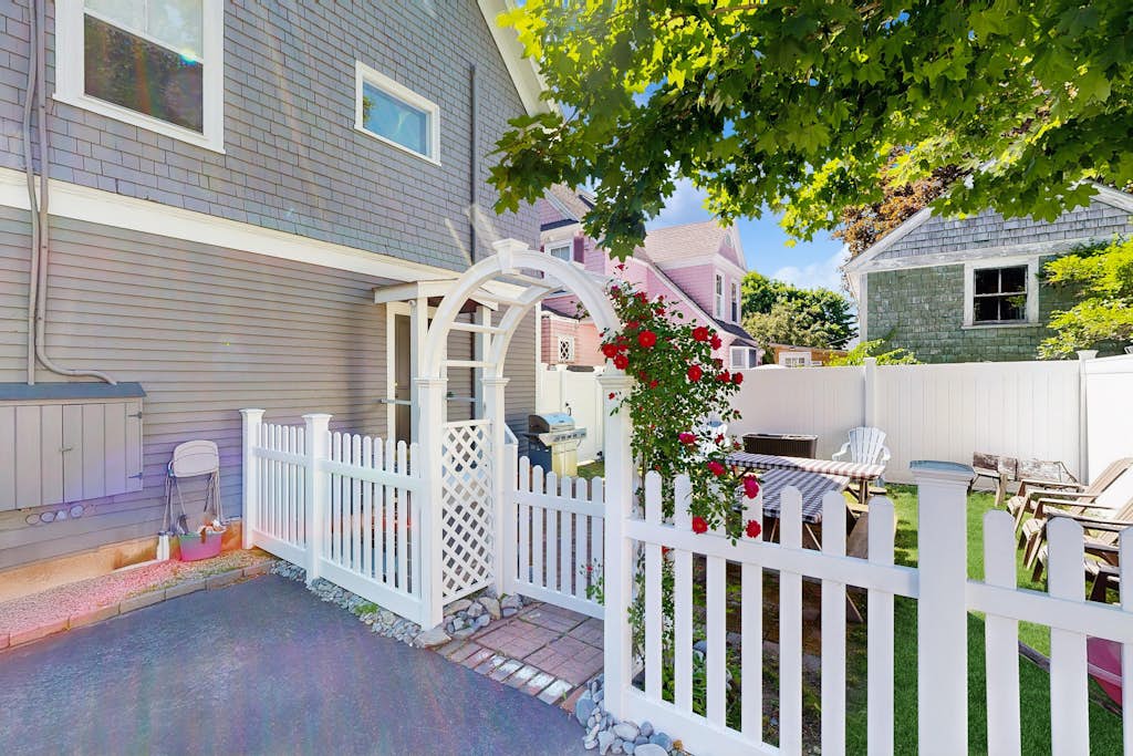 Downtown Retreat | Walk to Dock Square & the Beaches