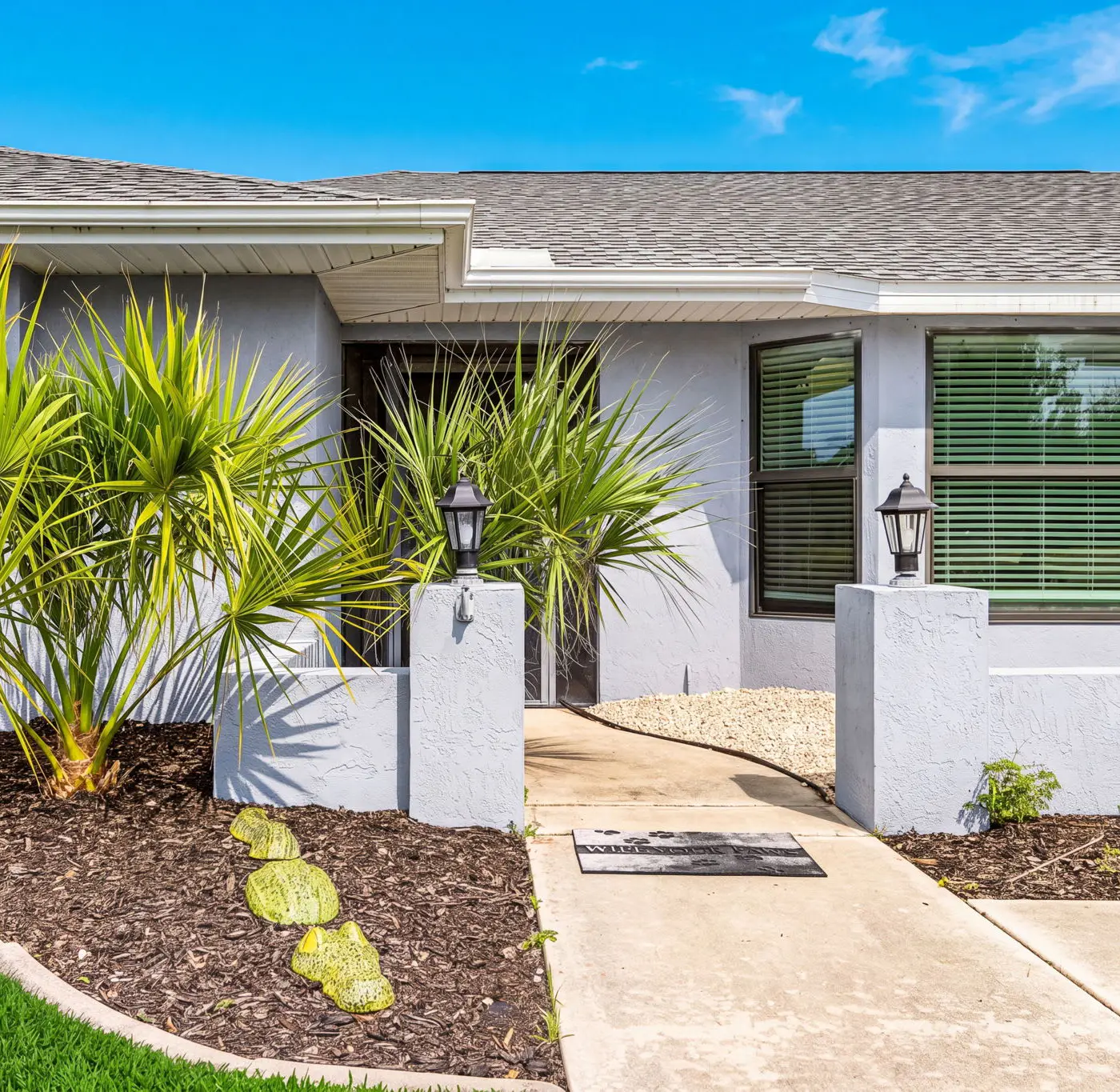Gorgeous 4 Bedroom Home with Private Pool and Full Kitchen in Rotonda West