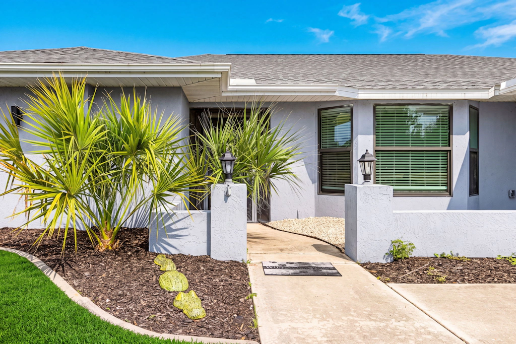 Gorgeous 4 Bedroom Home with Private Pool and Full Kitchen in Rotonda West