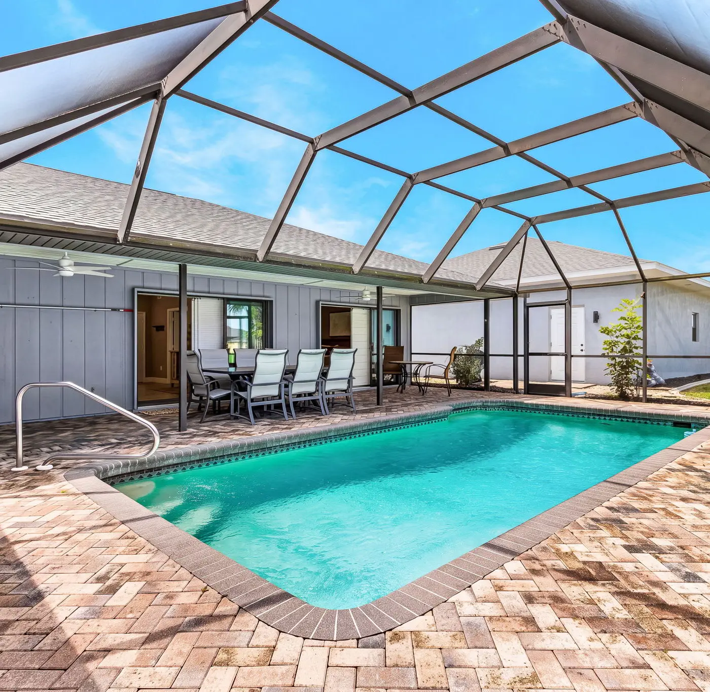Gorgeous 4 Bedroom Home with Private Pool and Full Kitchen in Rotonda West