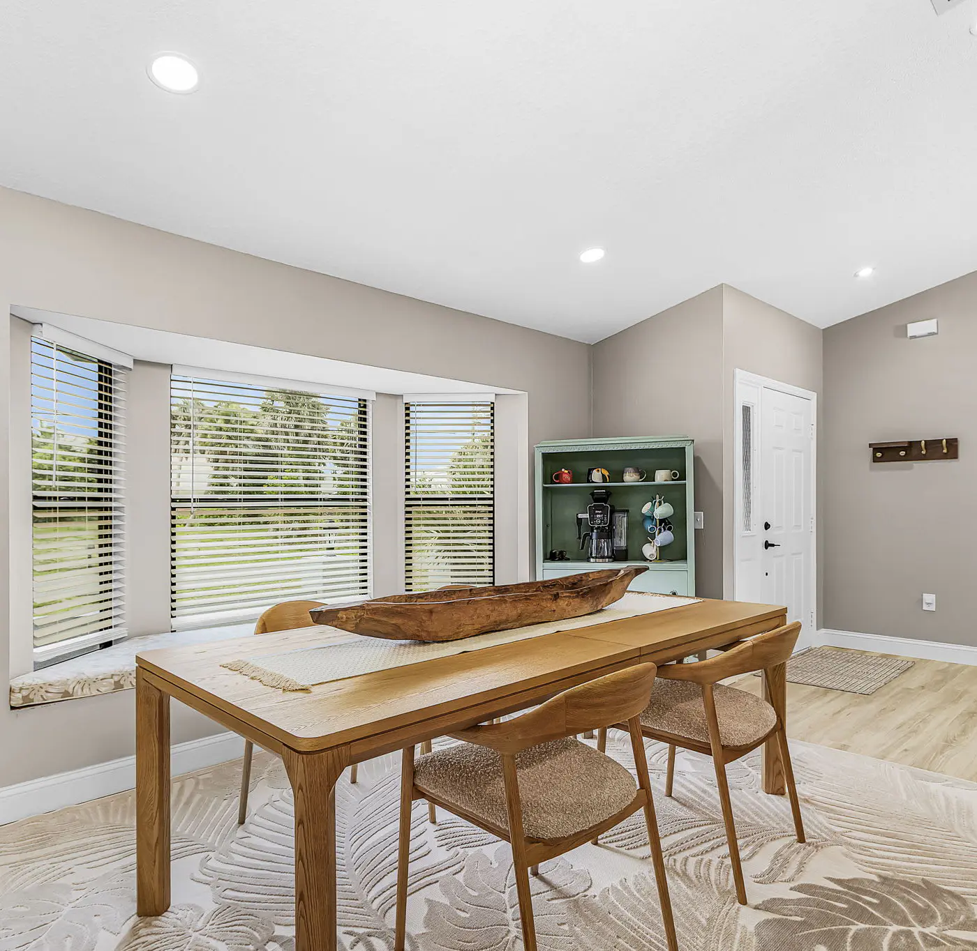 Gorgeous 4 Bedroom Home with Private Pool and Full Kitchen in Rotonda West