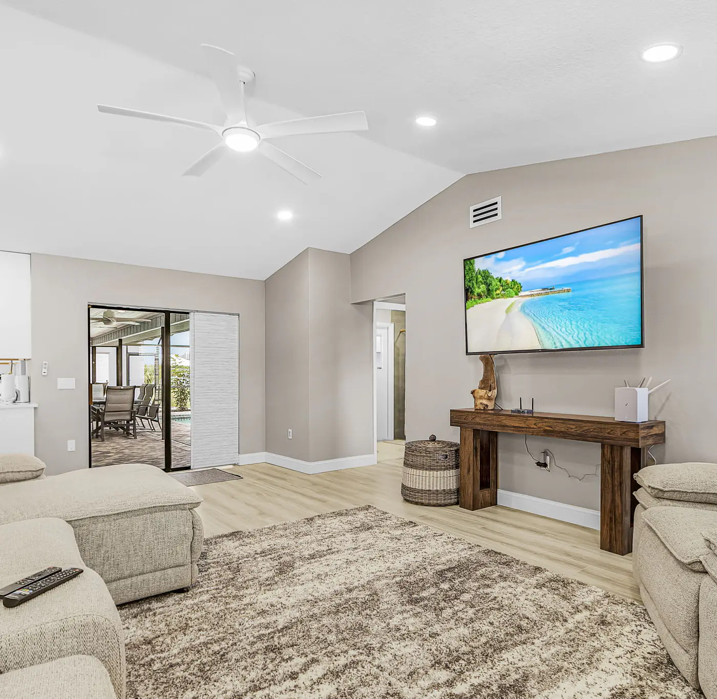 Gorgeous 4 Bedroom Home with Private Pool and Full Kitchen in Rotonda West