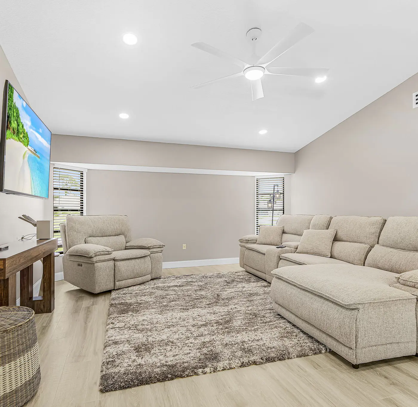 Gorgeous 4 Bedroom Home with Private Pool and Full Kitchen in Rotonda West