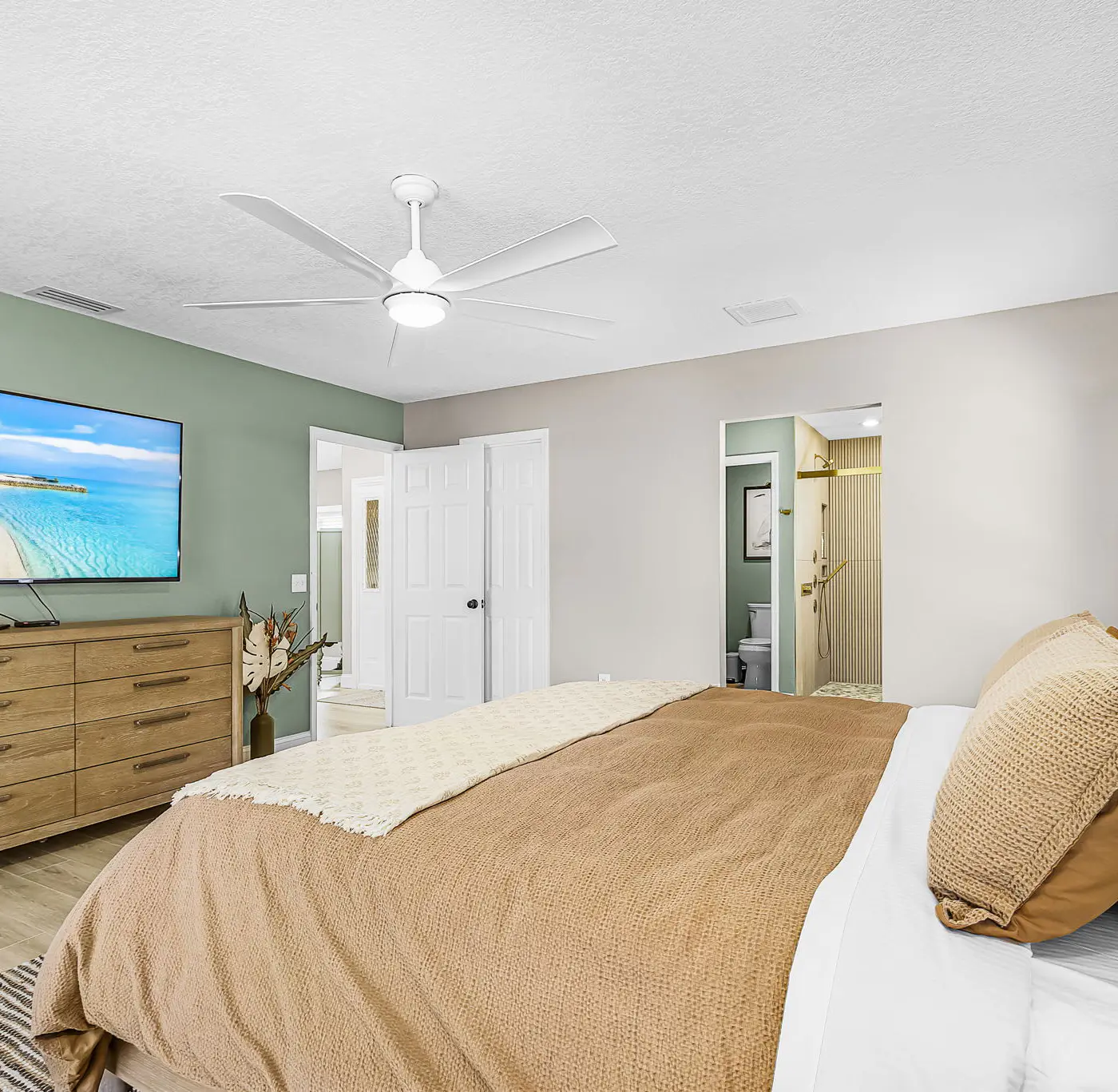 Gorgeous 4 Bedroom Home with Private Pool and Full Kitchen in Rotonda West