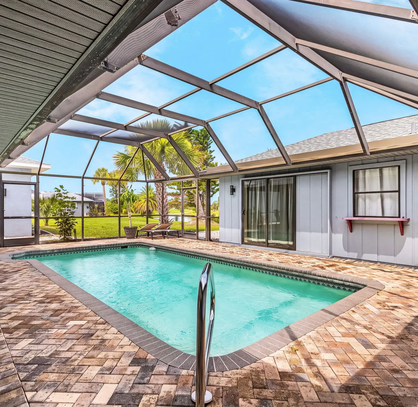 Gorgeous 4 Bedroom Home with Private Pool and Full Kitchen in Rotonda West