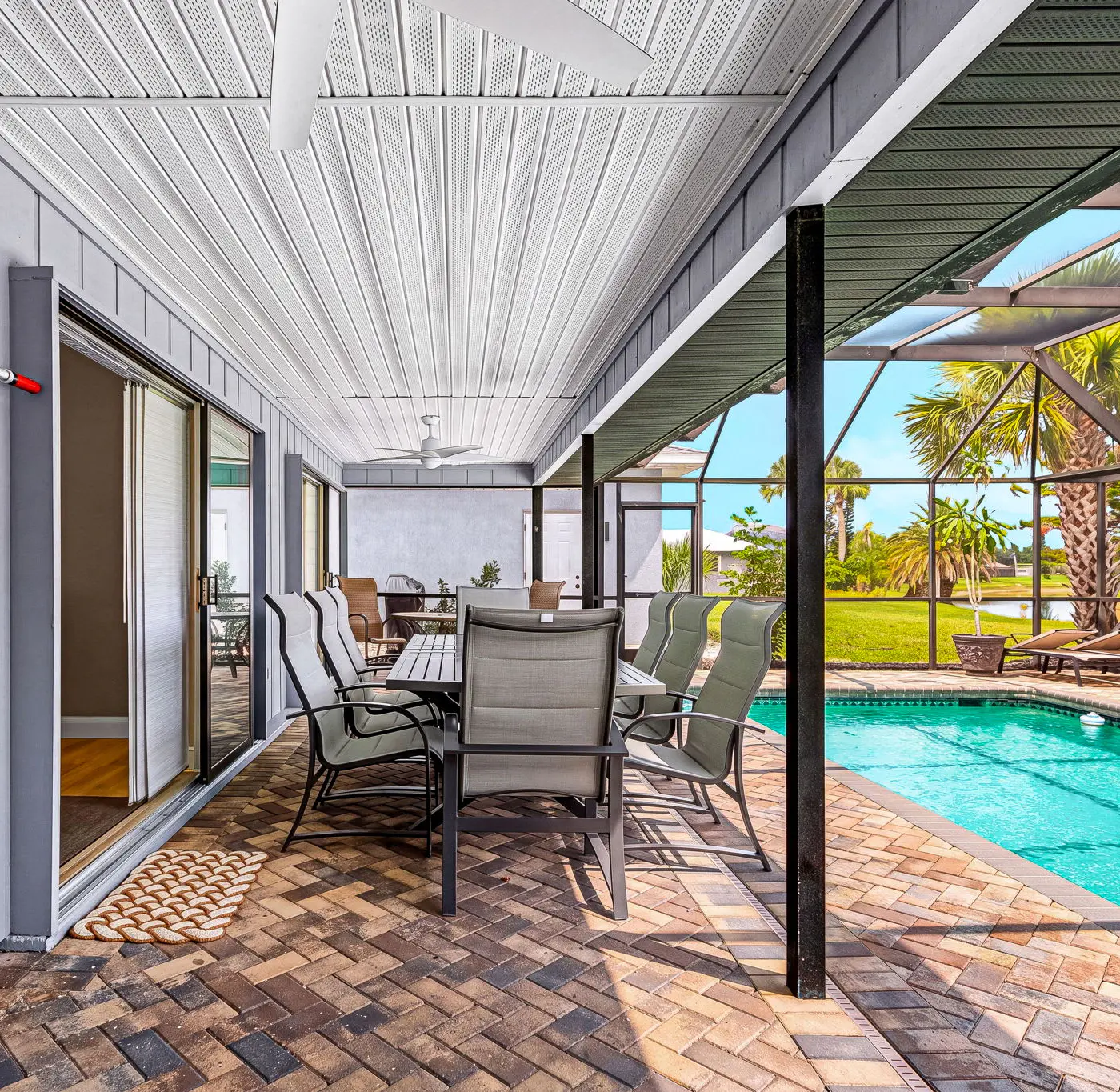 Gorgeous 4 Bedroom Home with Private Pool and Full Kitchen in Rotonda West