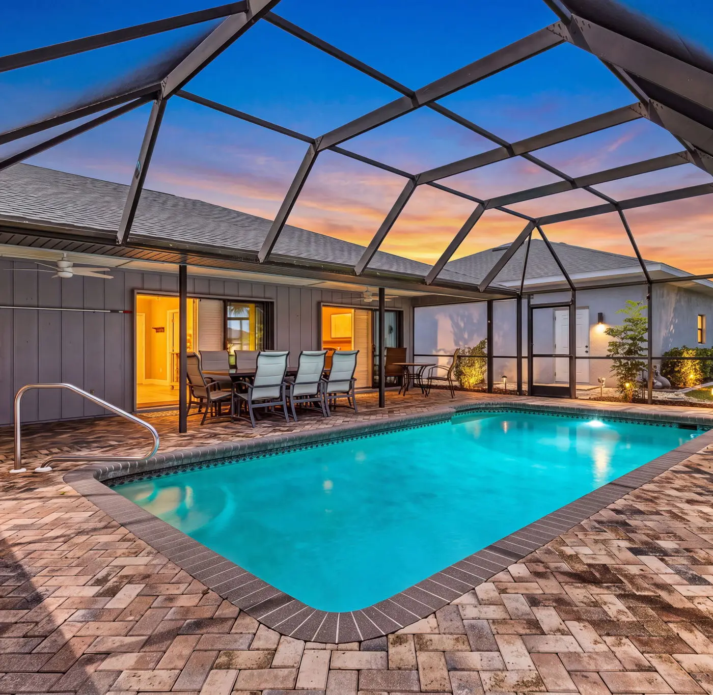 Gorgeous 4 Bedroom Home with Private Pool and Full Kitchen in Rotonda West