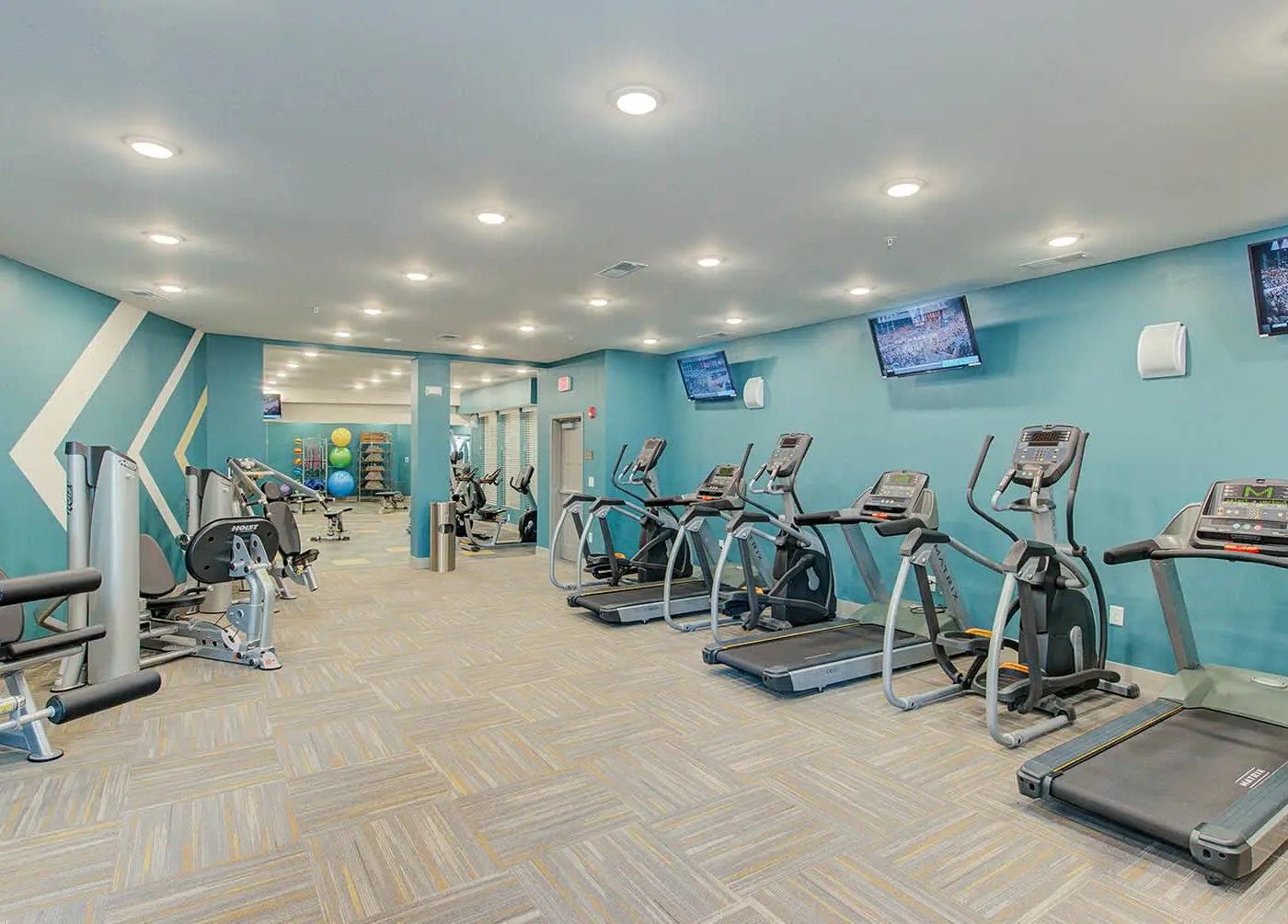 CozySuites Penrose | 1BR/1BA on Mass w/ pool & parking