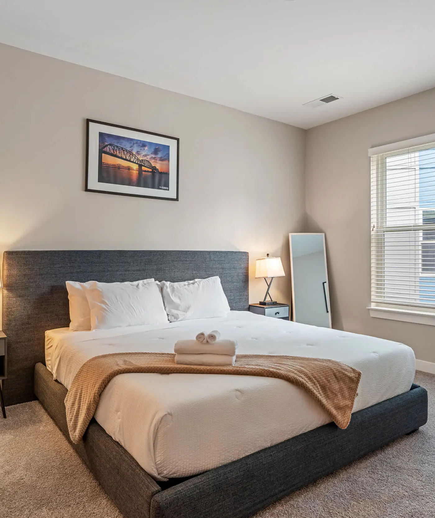 CozySuites Penrose | 1BR/1BA on Mass w/ pool & parking