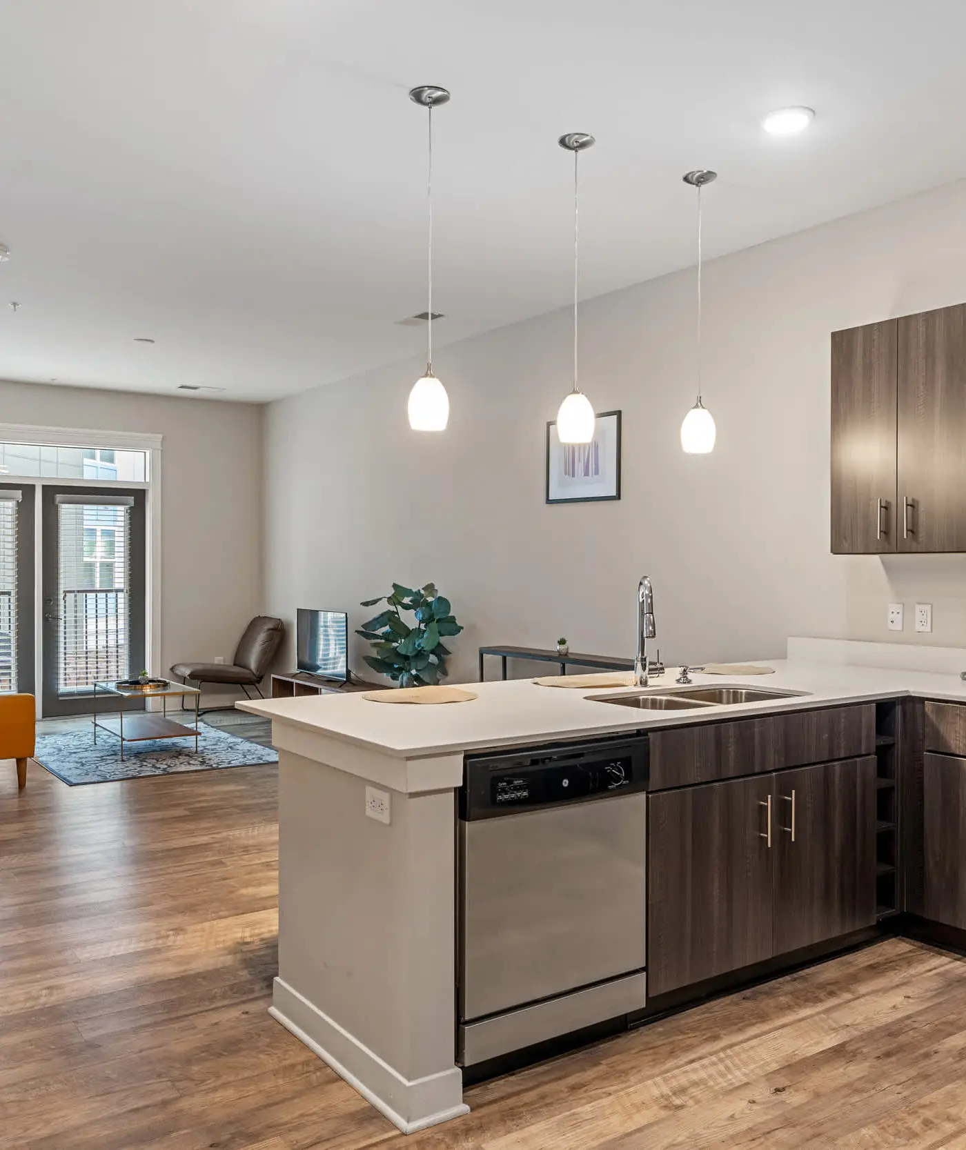 CozySuites Penrose | 1BR/1BA on Mass w/ pool & parking