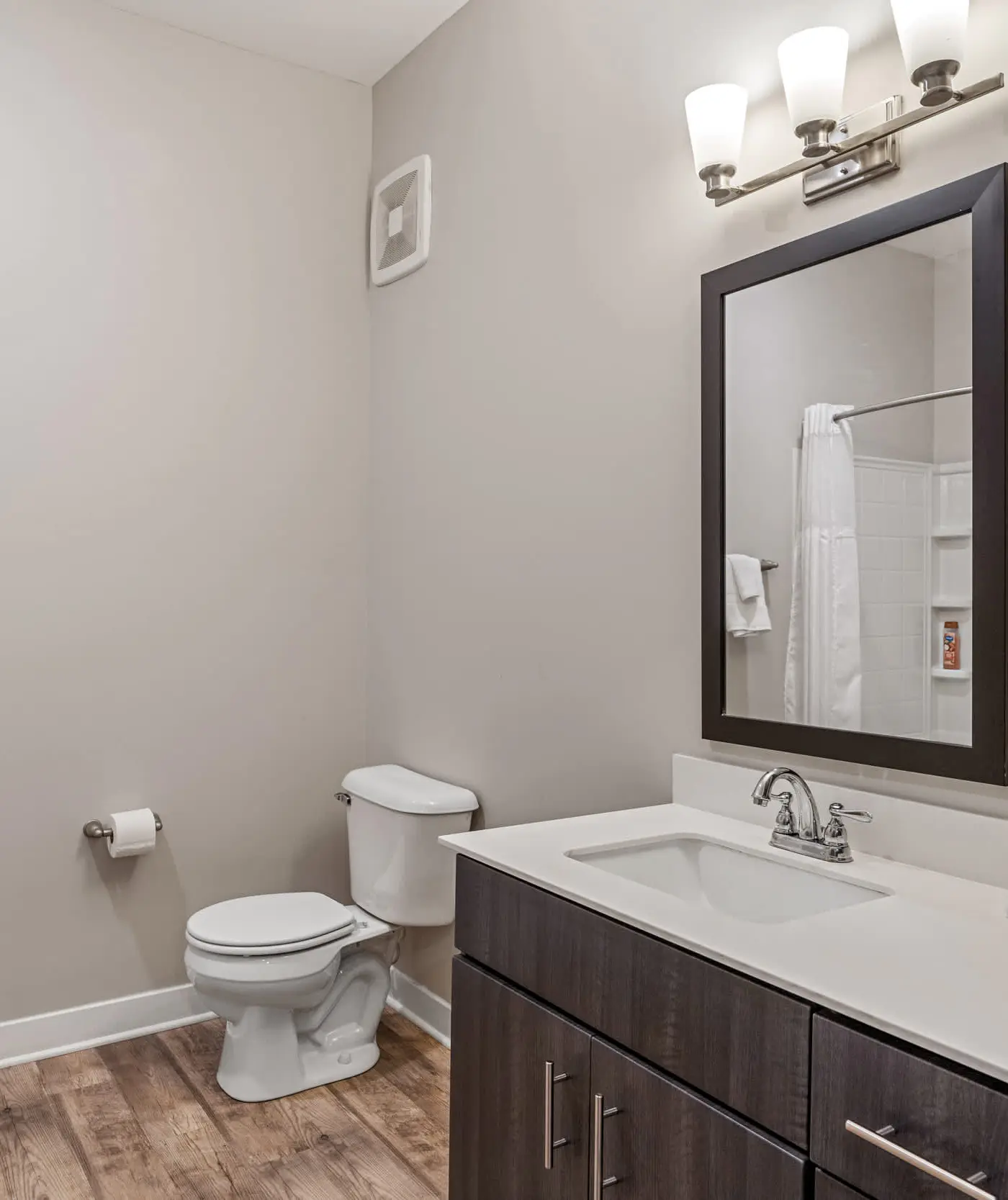 CozySuites Penrose | 1BR/1BA on Mass w/ pool & parking