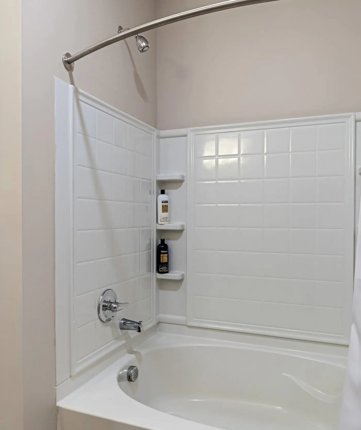 CozySuites Penrose | 1BR/1BA on Mass w/ pool & parking